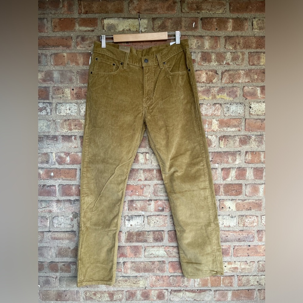 Levi's Straight Leg Corduroy Pants🖤
